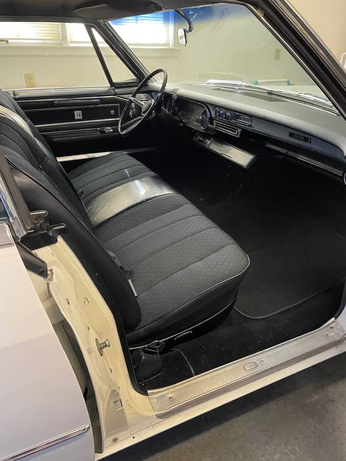 Cadillac-fleetwood-1966-white-3