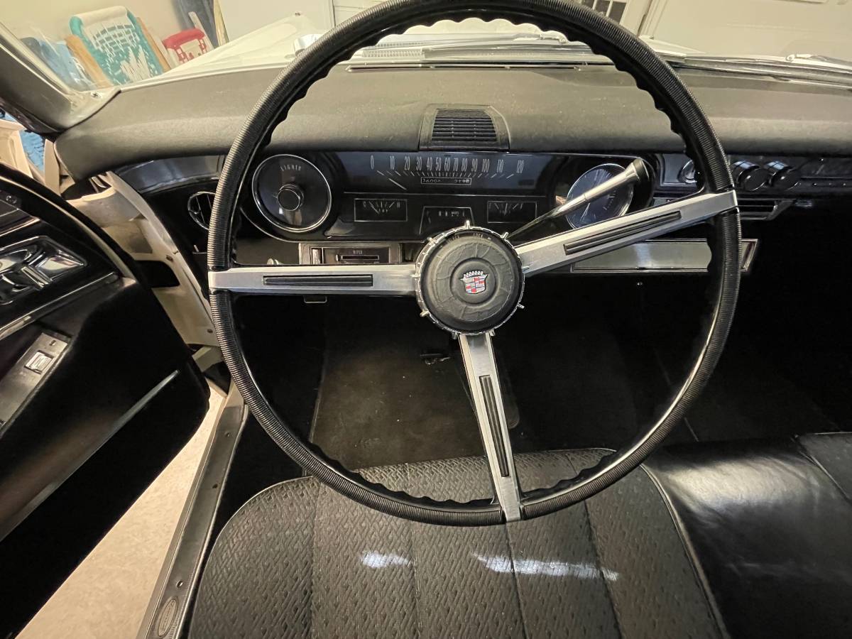 Cadillac-fleetwood-1966-white-4