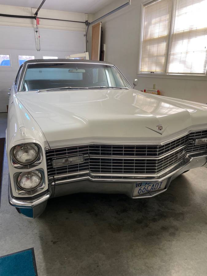 Cadillac-fleetwood-1966-white-5
