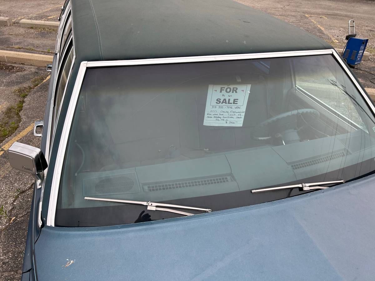 Cadillac-fleetwood-1977-blue-1