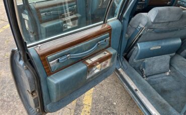 Cadillac-fleetwood-1977-blue-12