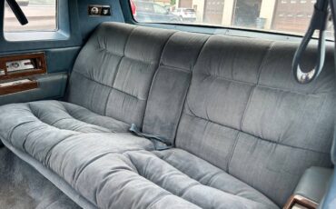 Cadillac-fleetwood-1977-blue-15