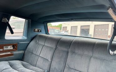 Cadillac-fleetwood-1977-blue-16