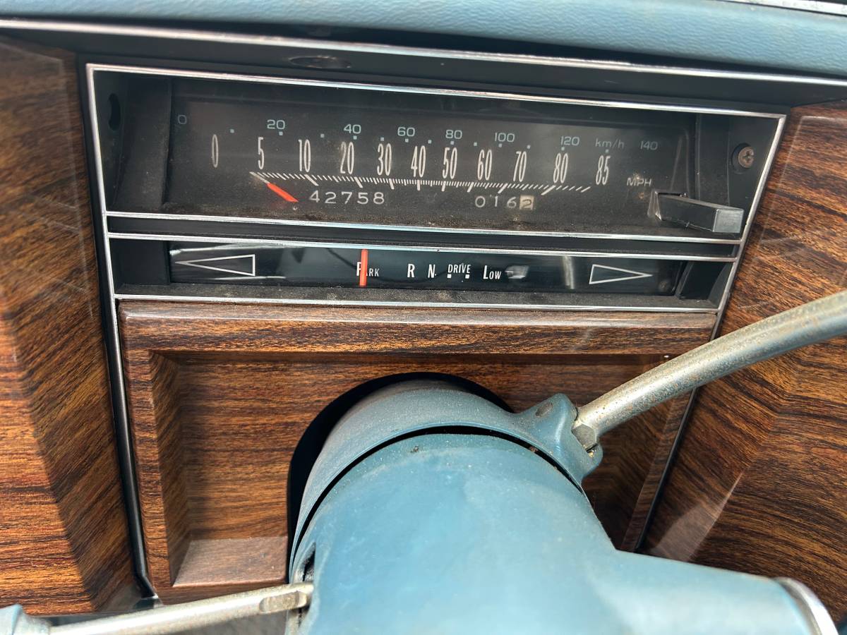 Cadillac-fleetwood-1977-blue-17