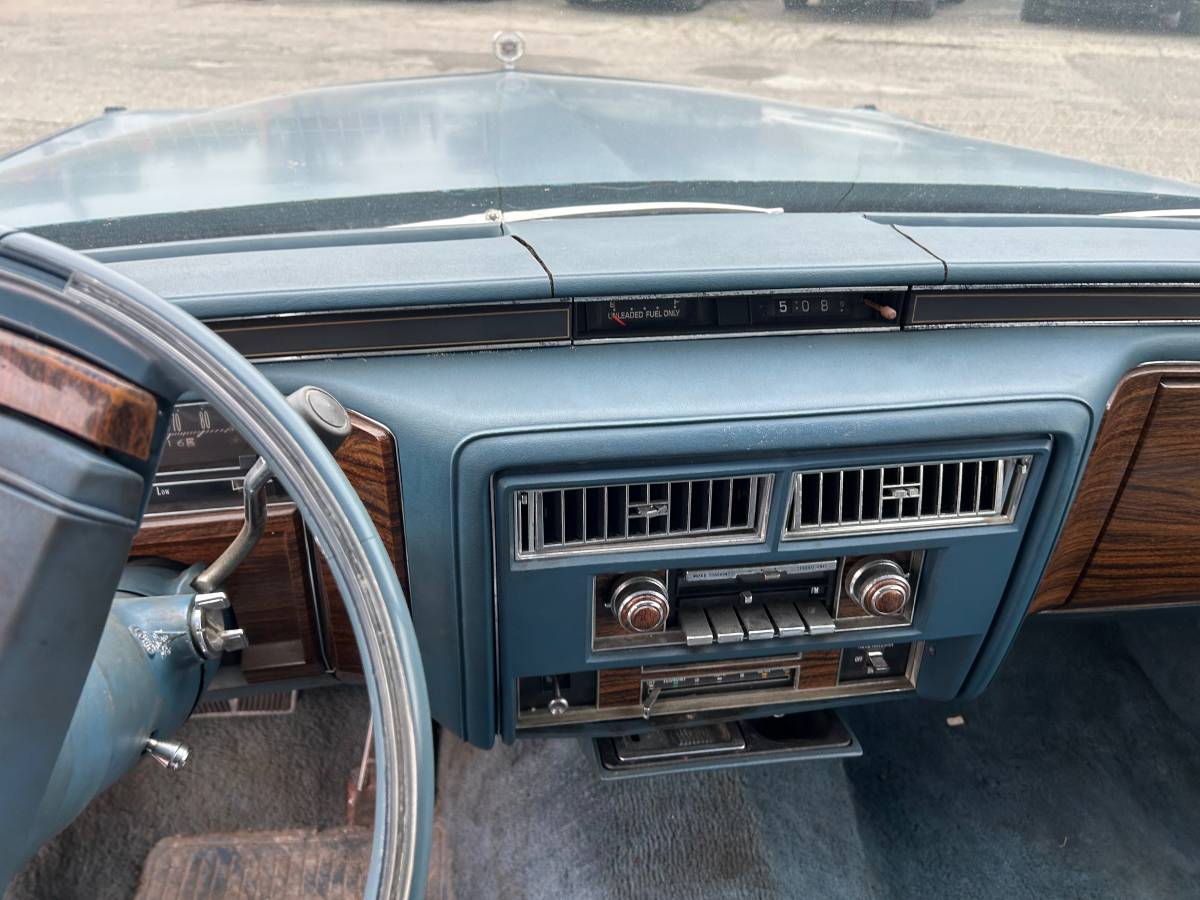 Cadillac-fleetwood-1977-blue-18