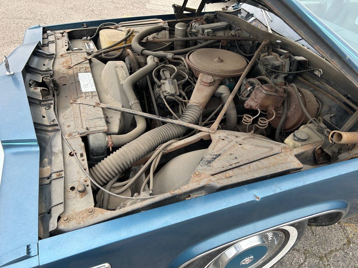 Cadillac-fleetwood-1977-blue-2