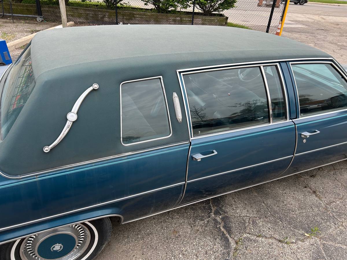Cadillac-fleetwood-1977-blue-22