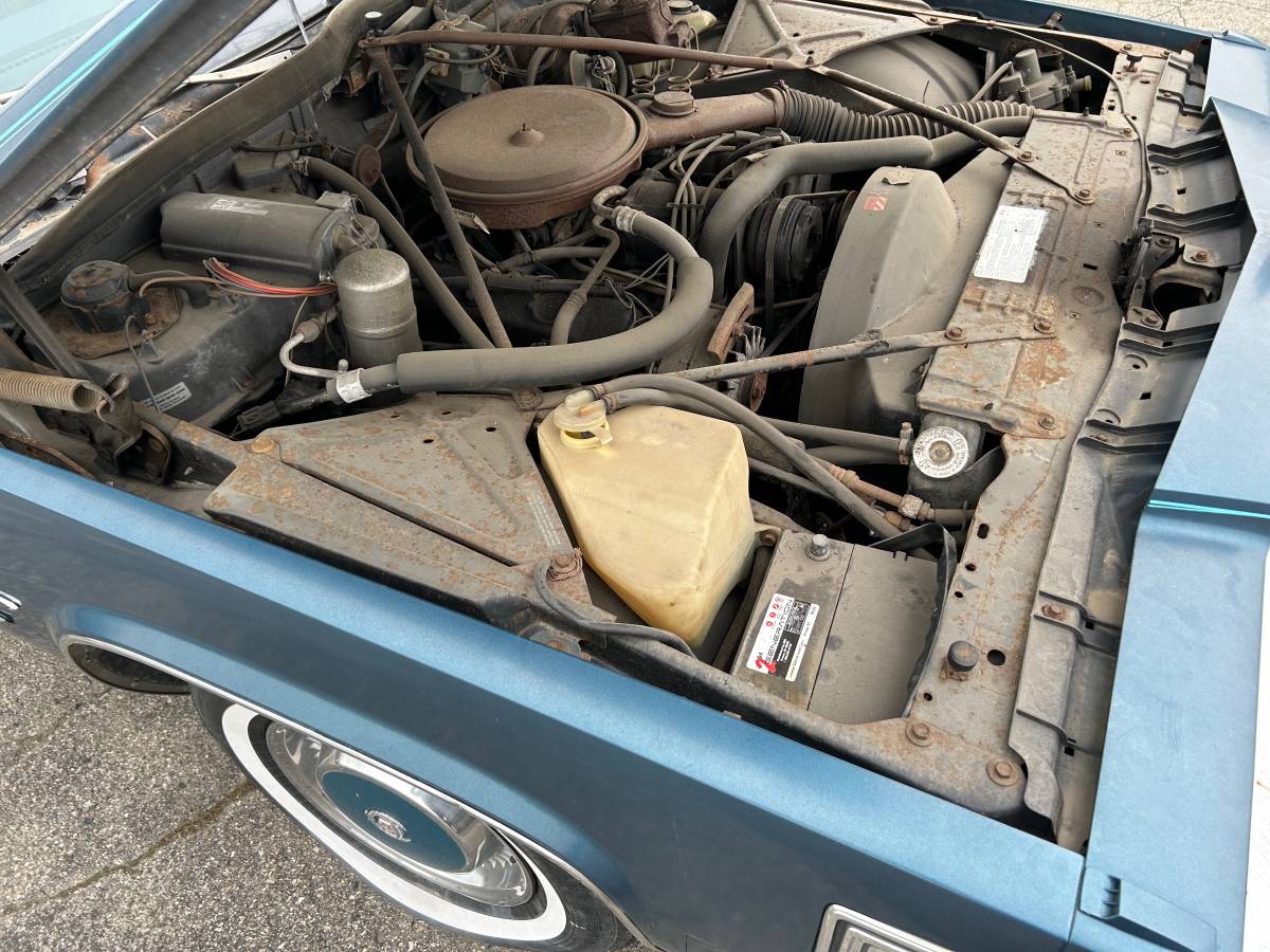 Cadillac-fleetwood-1977-blue-23