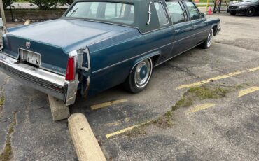 Cadillac-fleetwood-1977-blue-3