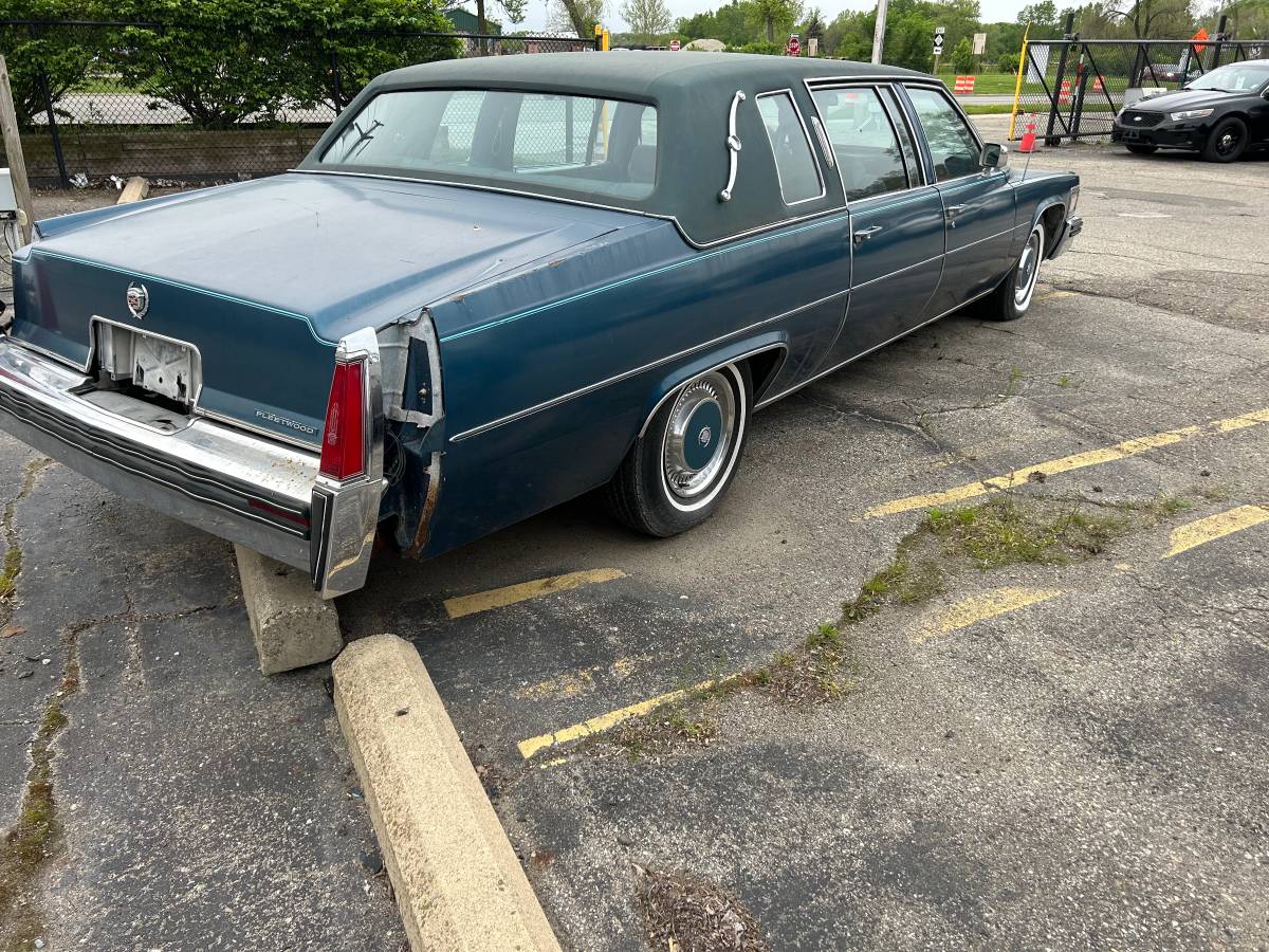 Cadillac-fleetwood-1977-blue-3