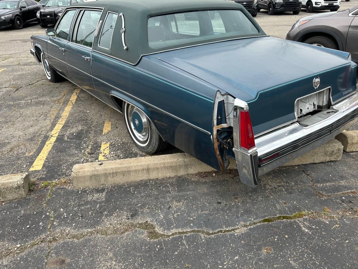Cadillac-fleetwood-1977-blue-4