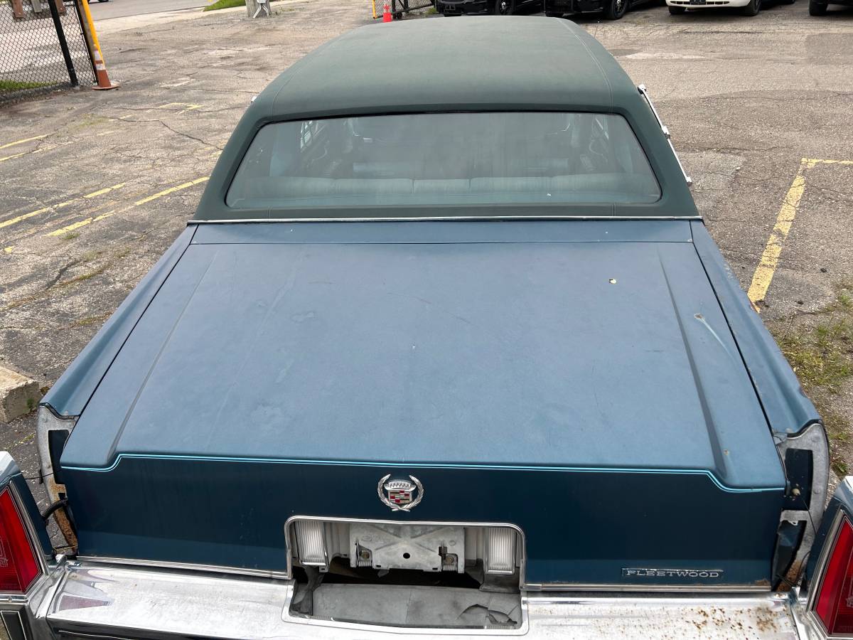 Cadillac-fleetwood-1977-blue-5