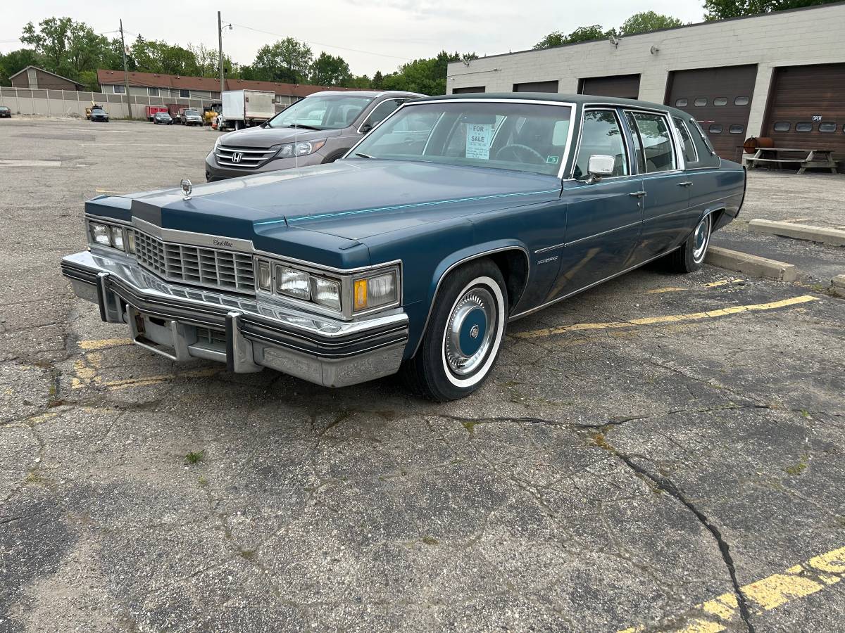 Cadillac-fleetwood-1977-blue-6