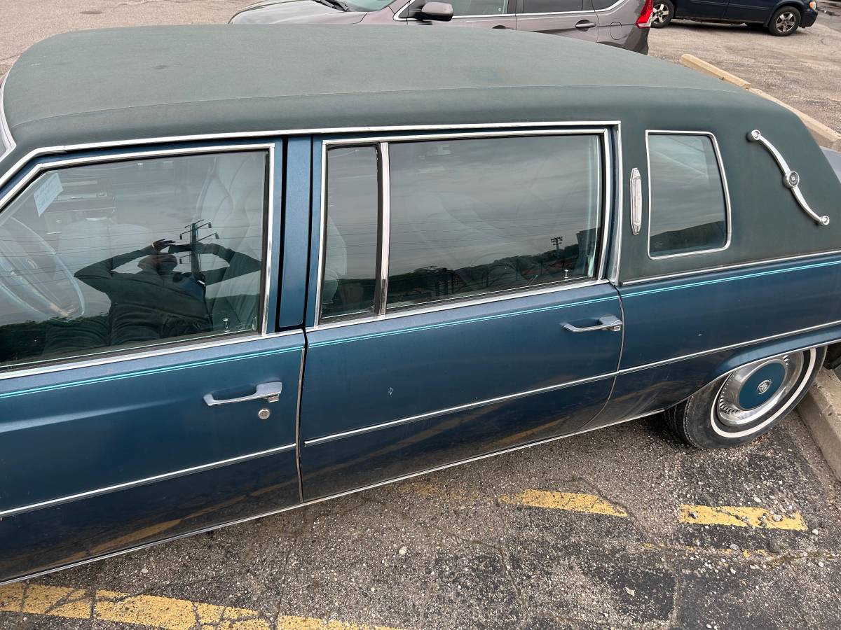 Cadillac-fleetwood-1977-blue-7
