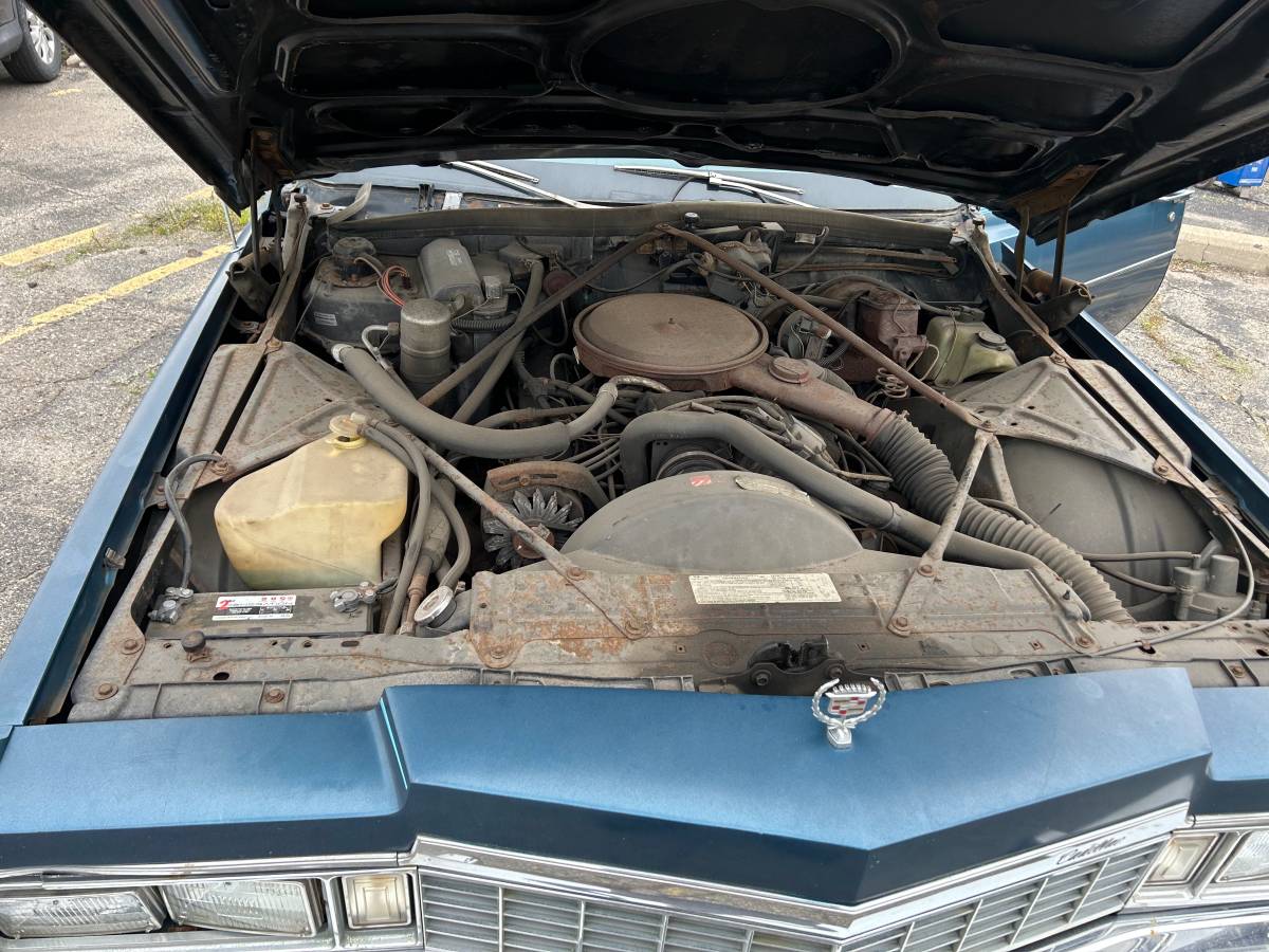 Cadillac-fleetwood-1977-blue-8