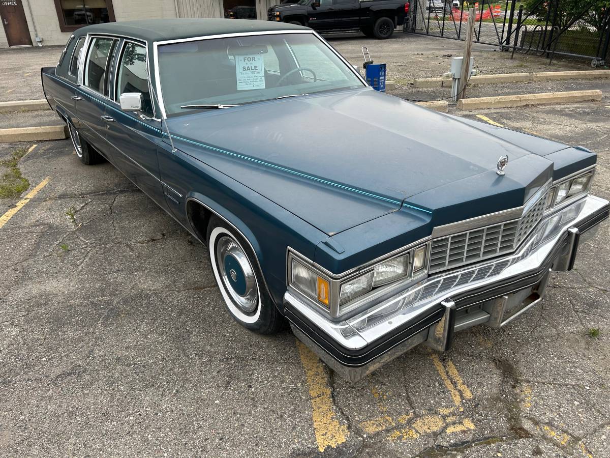 Cadillac-fleetwood-1977-blue