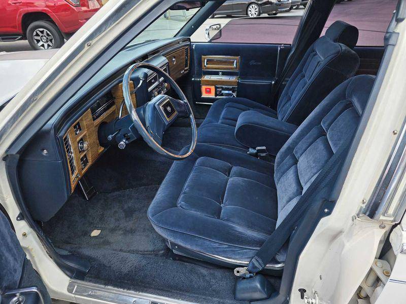 Cadillac-fleetwood-1985-blue-12