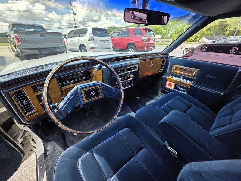 Cadillac-fleetwood-1985-blue-15