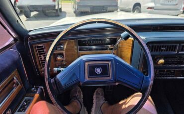 Cadillac-fleetwood-1985-blue-17