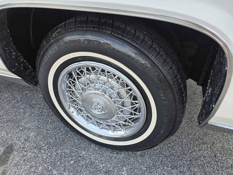 Cadillac-fleetwood-1985-blue-2
