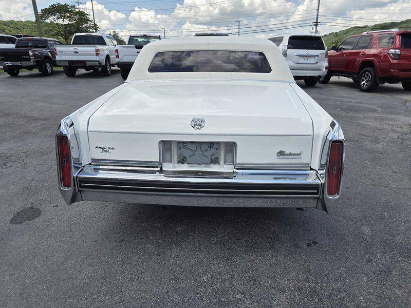 Cadillac-fleetwood-1985-blue-27