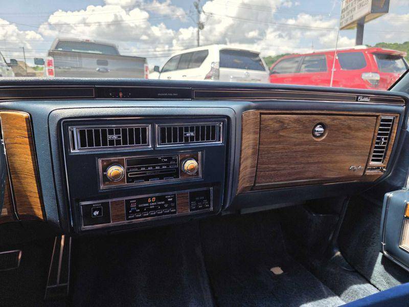Cadillac-fleetwood-1985-blue-40