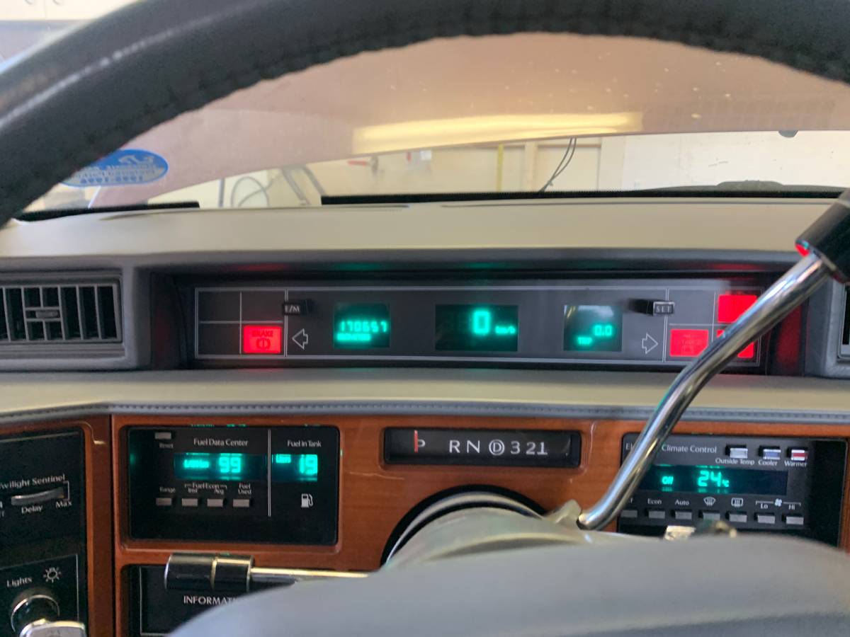 Cadillac-fleetwood-1989-red-1