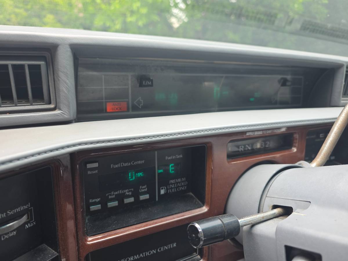 Cadillac-fleetwood-1991-1