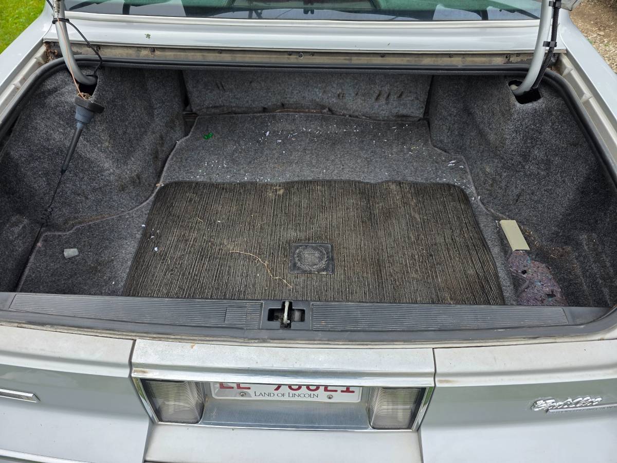Cadillac-fleetwood-1991-10