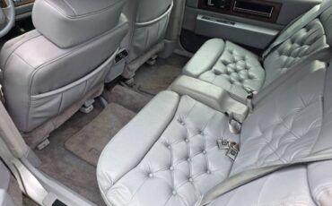Cadillac-fleetwood-1991-11