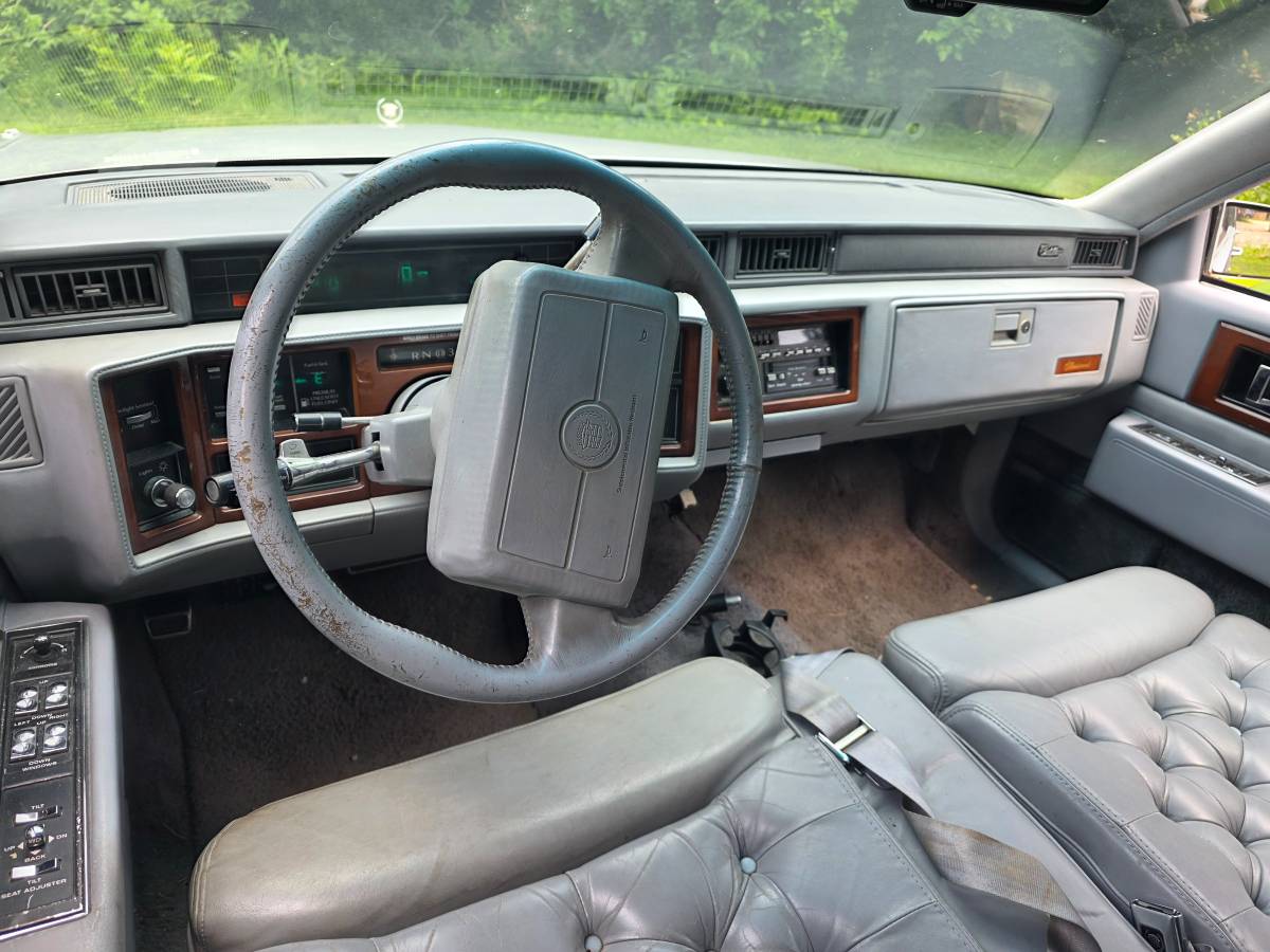 Cadillac-fleetwood-1991-2