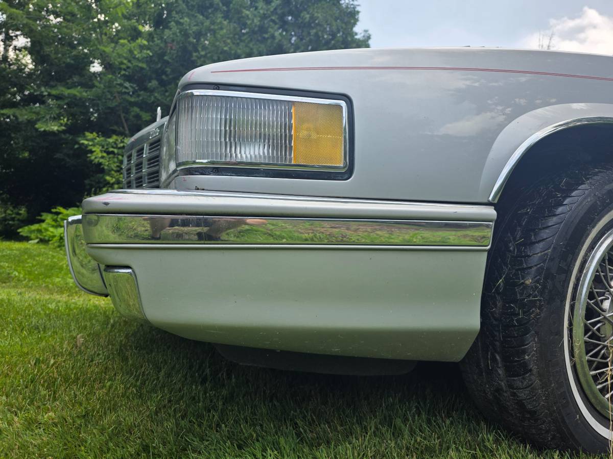 Cadillac-fleetwood-1991-3