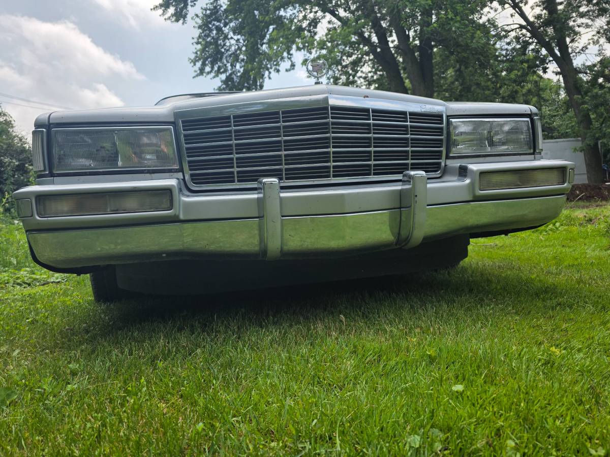 Cadillac-fleetwood-1991-4