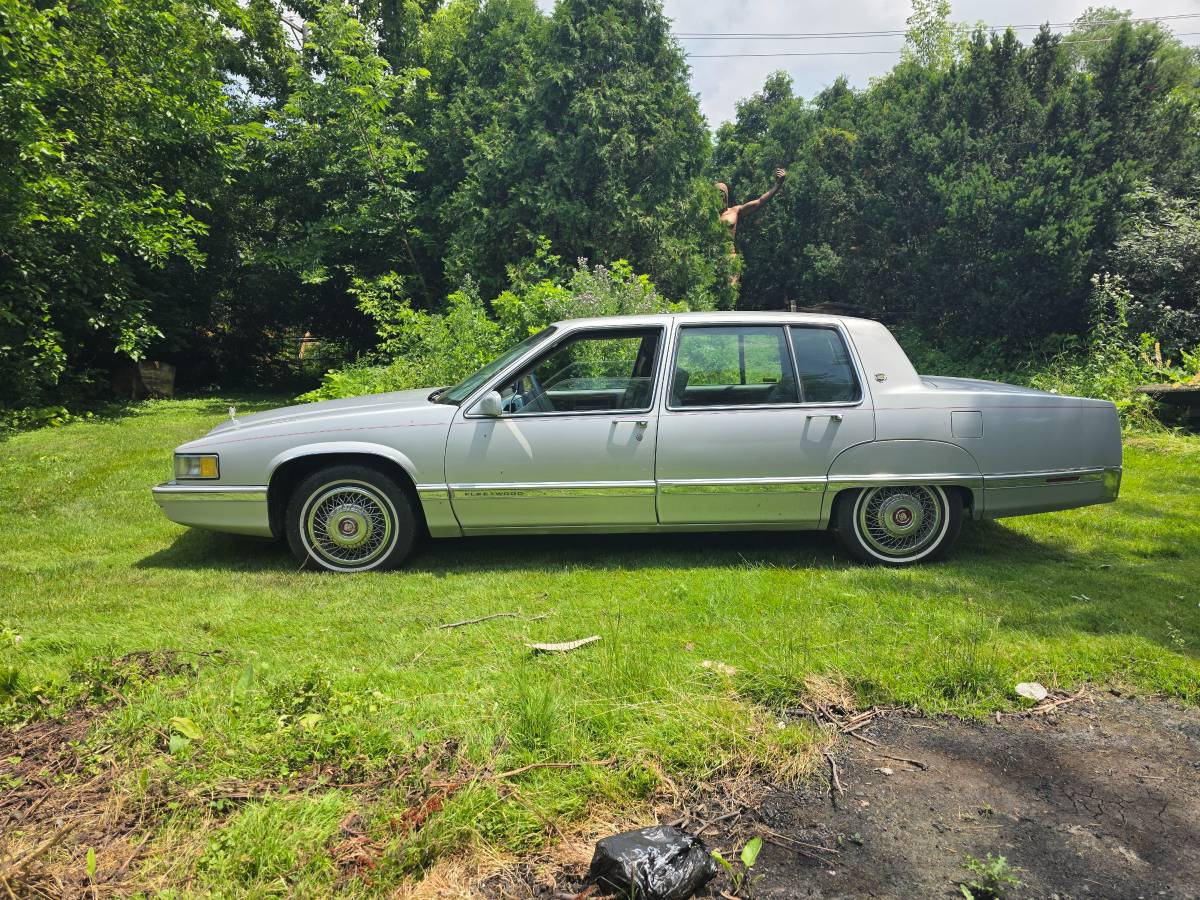 Cadillac-fleetwood-1991-8