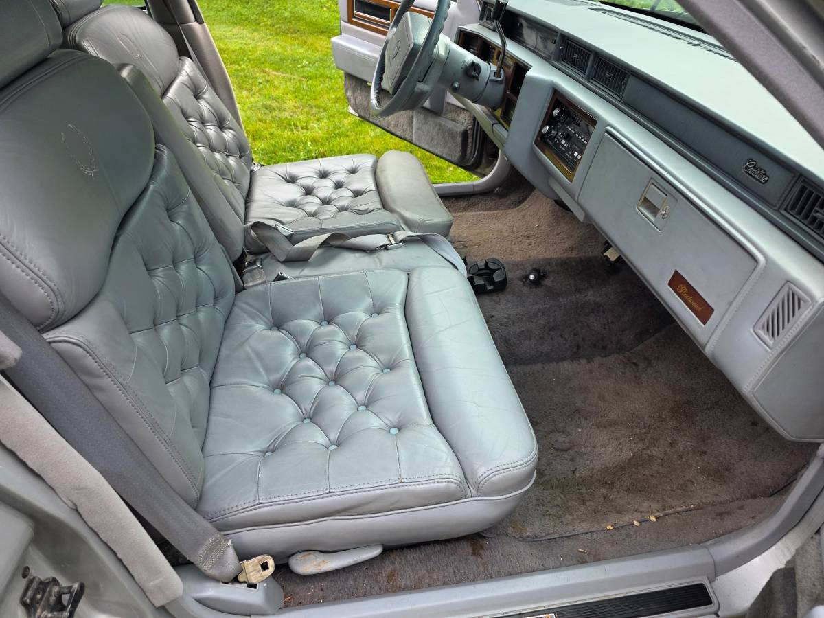 Cadillac-fleetwood-1991-9