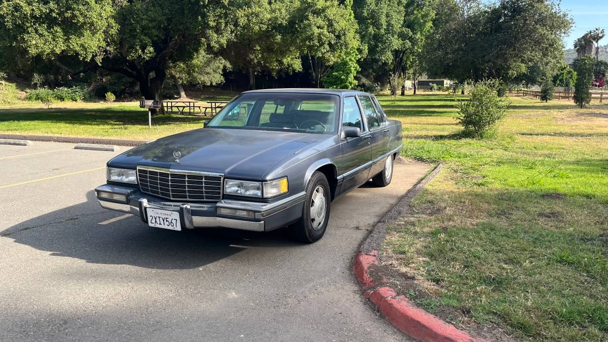 Cadillac-fleetwood-1992-blue-1