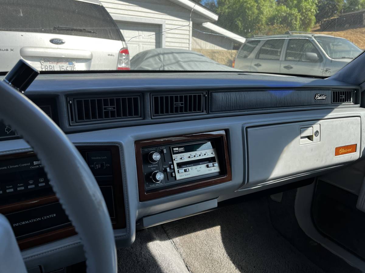 Cadillac-fleetwood-1992-blue-9