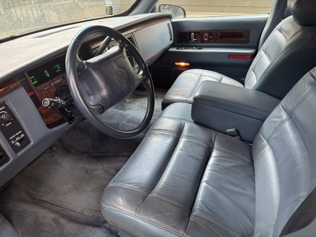 Cadillac-fleetwood-1995-black-4