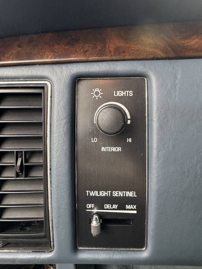 Cadillac-fleetwood-1995-black-8