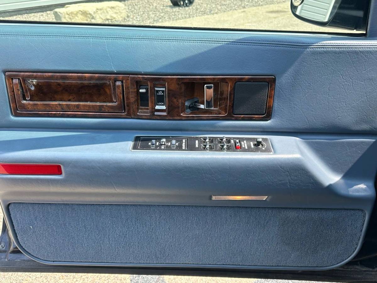 Cadillac-fleetwood-1995-blue-10