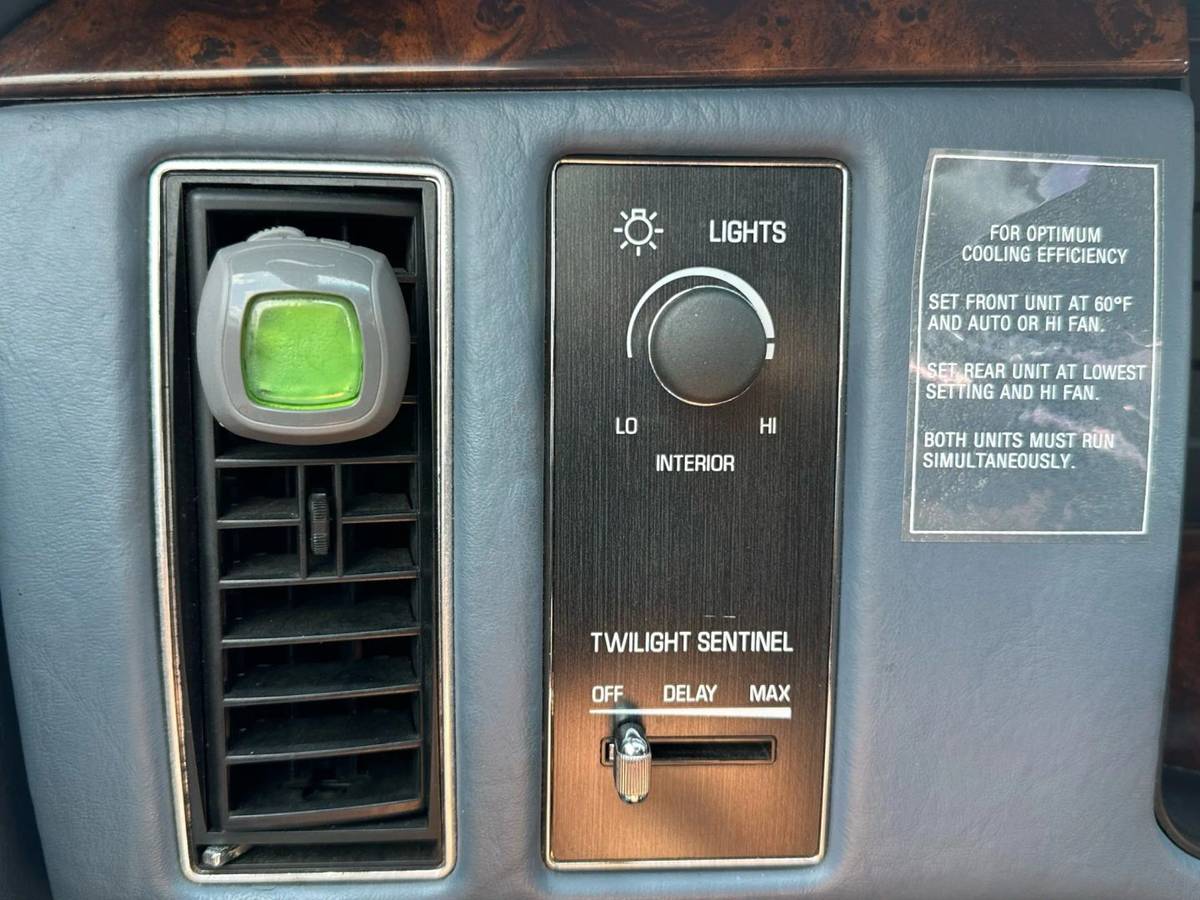 Cadillac-fleetwood-1995-blue-11