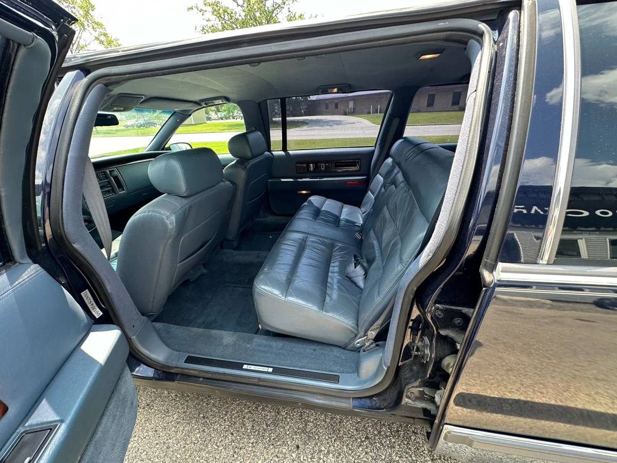 Cadillac-fleetwood-1995-blue-16