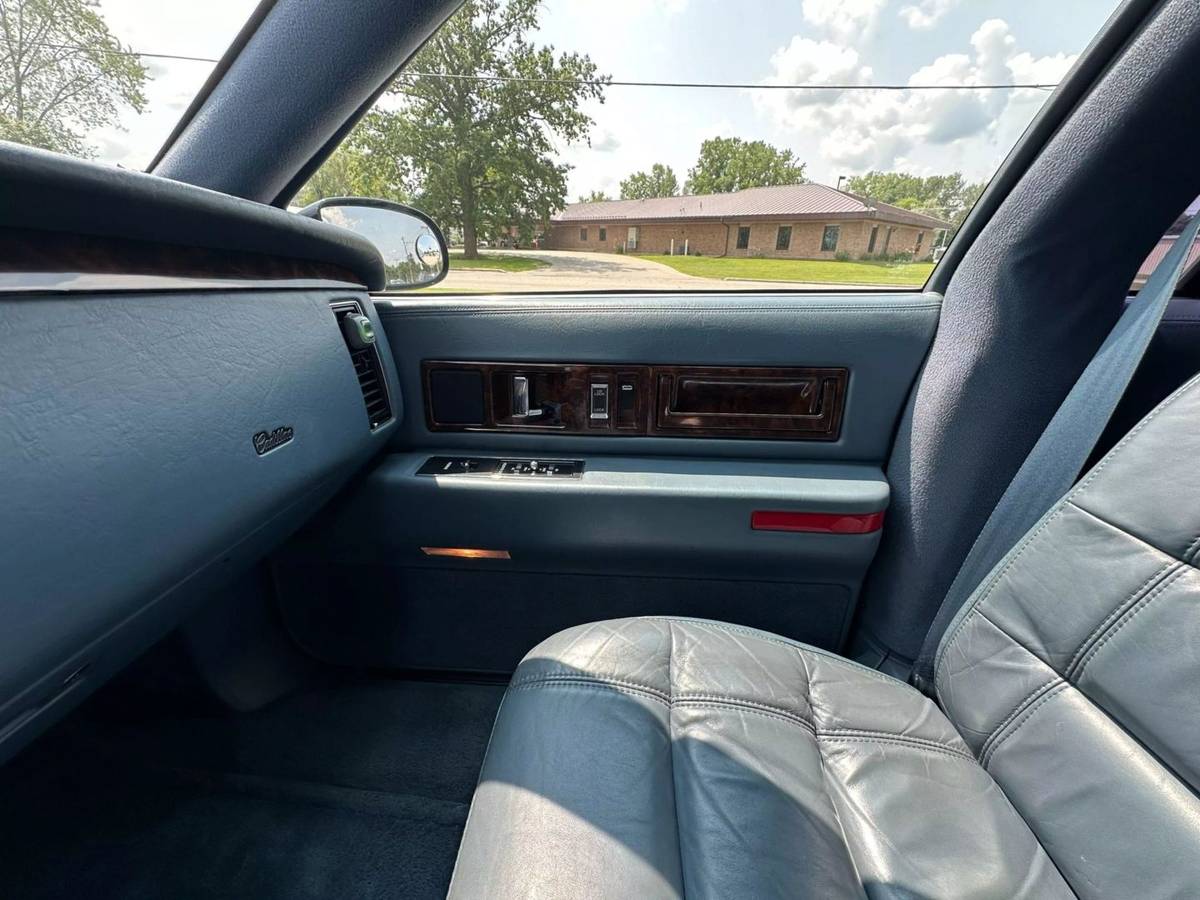 Cadillac-fleetwood-1995-blue-17