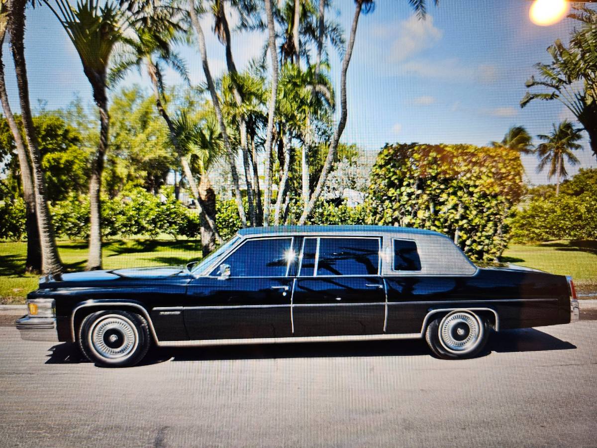 Cadillac-fleetwood-75-1977-black