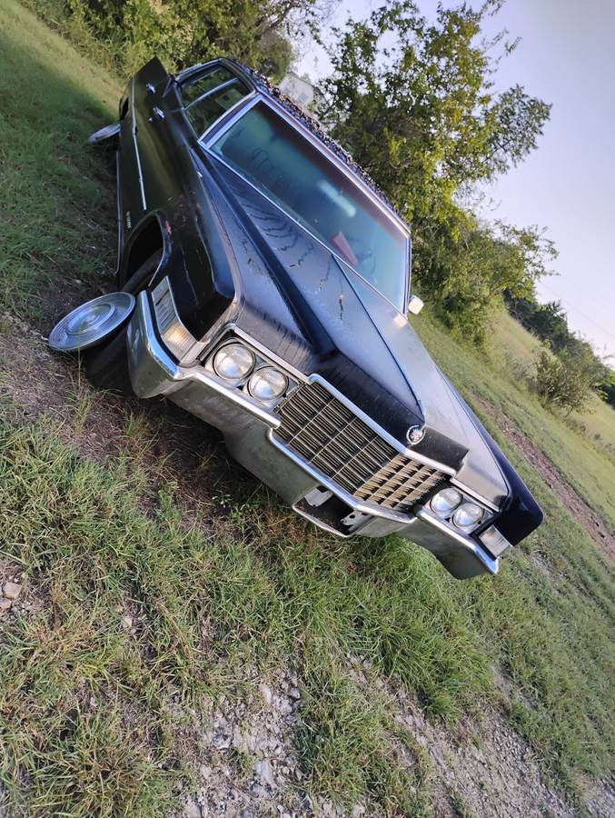 Cadillac-fleetwood-brougham-1969-black-1