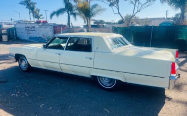 Cadillac-fleetwood-brougham-1969-yellow-1