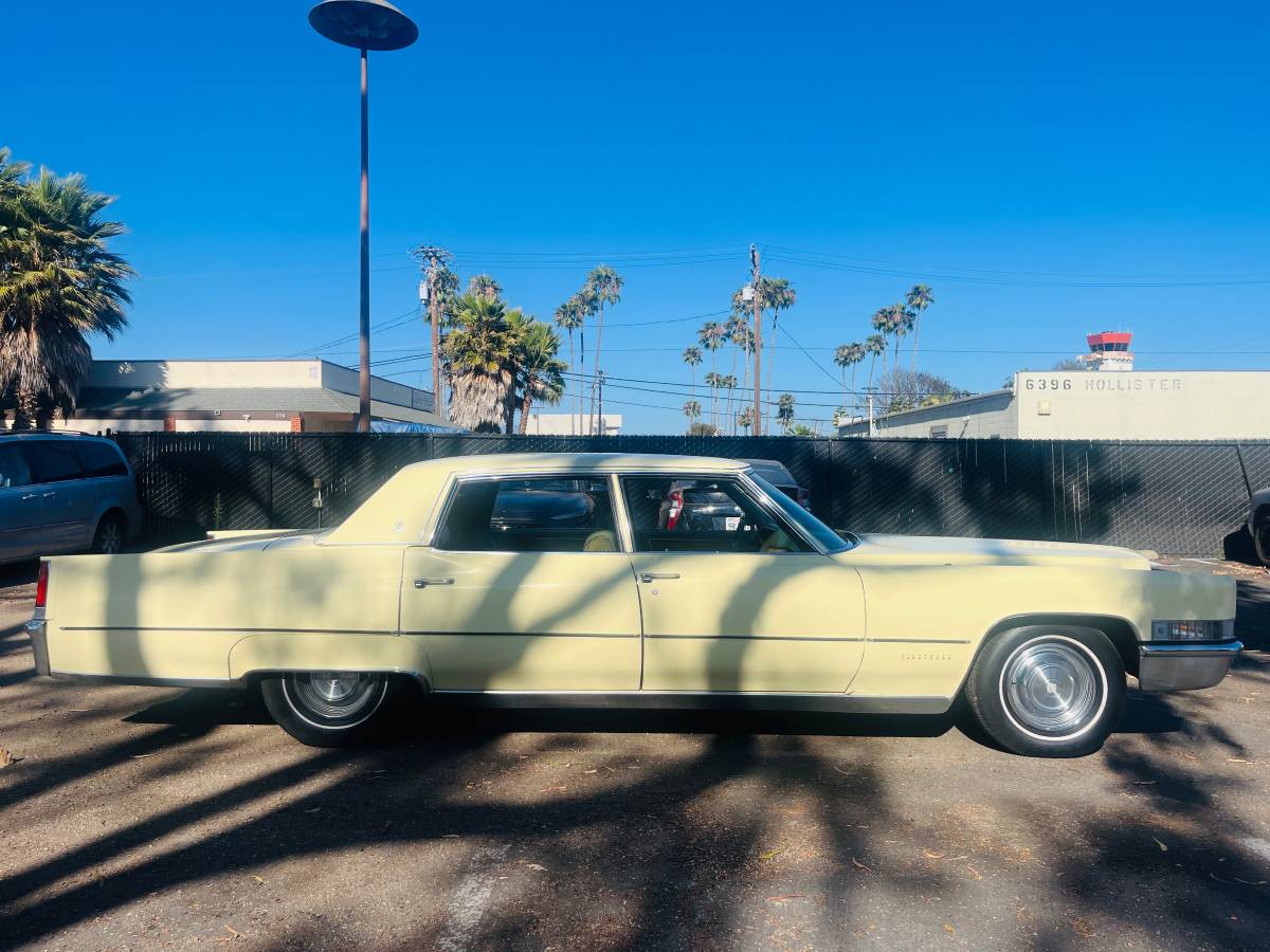 Cadillac-fleetwood-brougham-1969-yellow-10