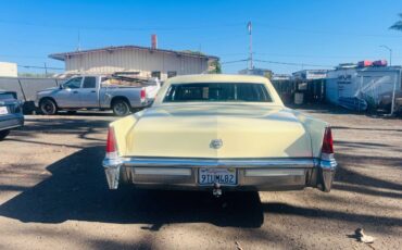 Cadillac-fleetwood-brougham-1969-yellow-11