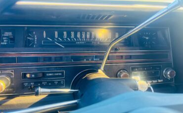 Cadillac-fleetwood-brougham-1969-yellow-4