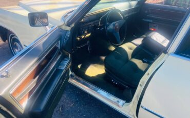 Cadillac-fleetwood-brougham-1969-yellow-5